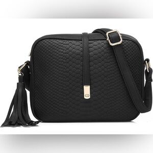 Black snake skin crossbody pursue